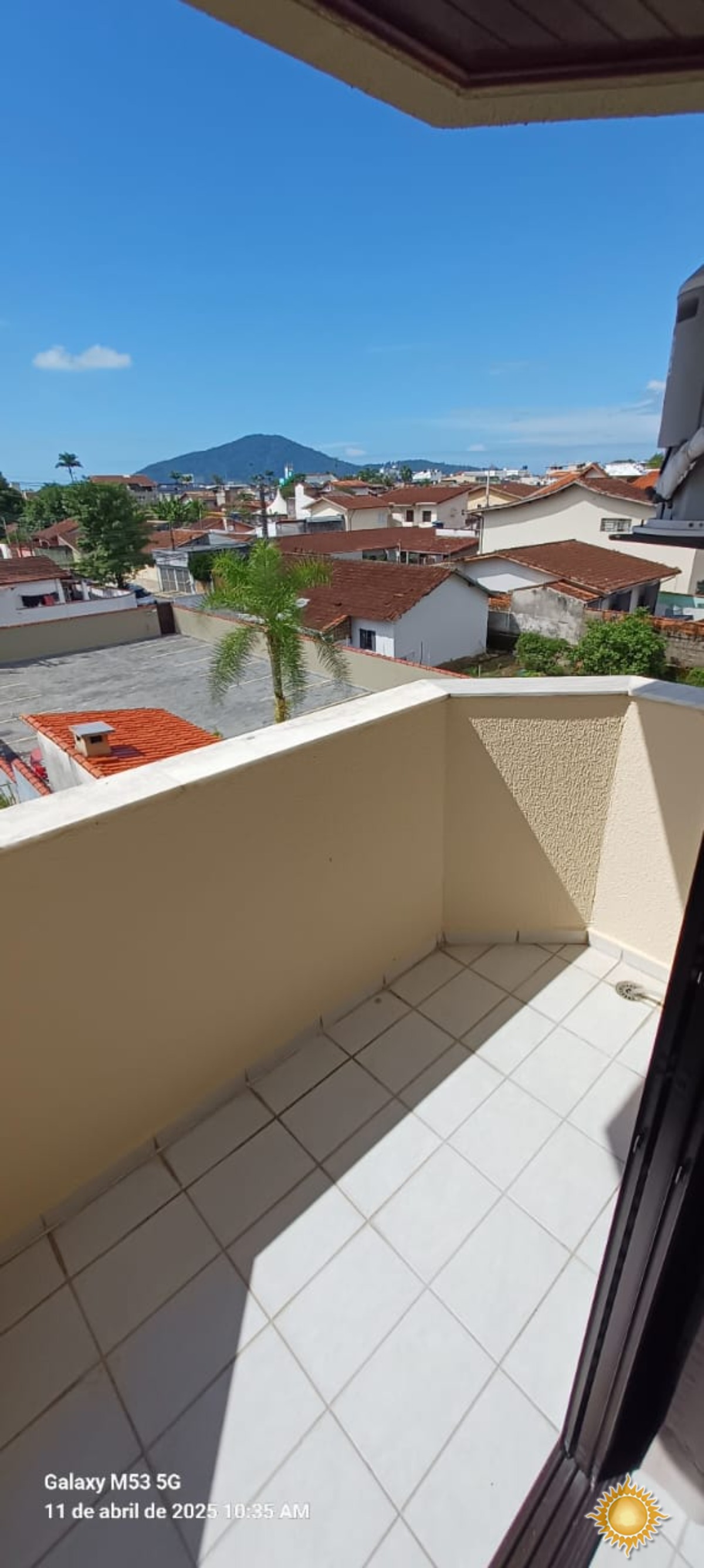 Ótima localização apto no centro com 02 dorms, 01 suíte, com área de lazer !!!