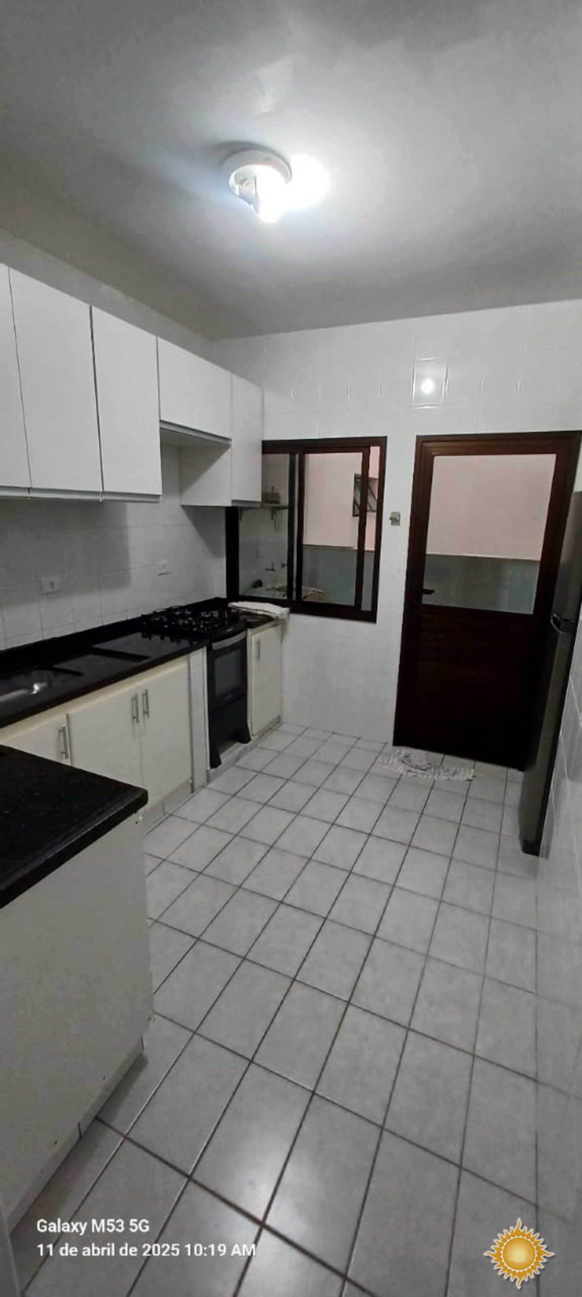 Ótima localização apto no centro com 02 dorms, 01 suíte, com área de lazer !!!