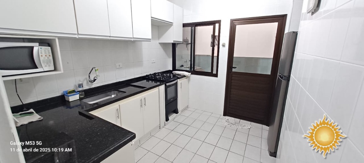 Ótima localização apto no centro com 02 dorms, 01 suíte, com área de lazer !!!