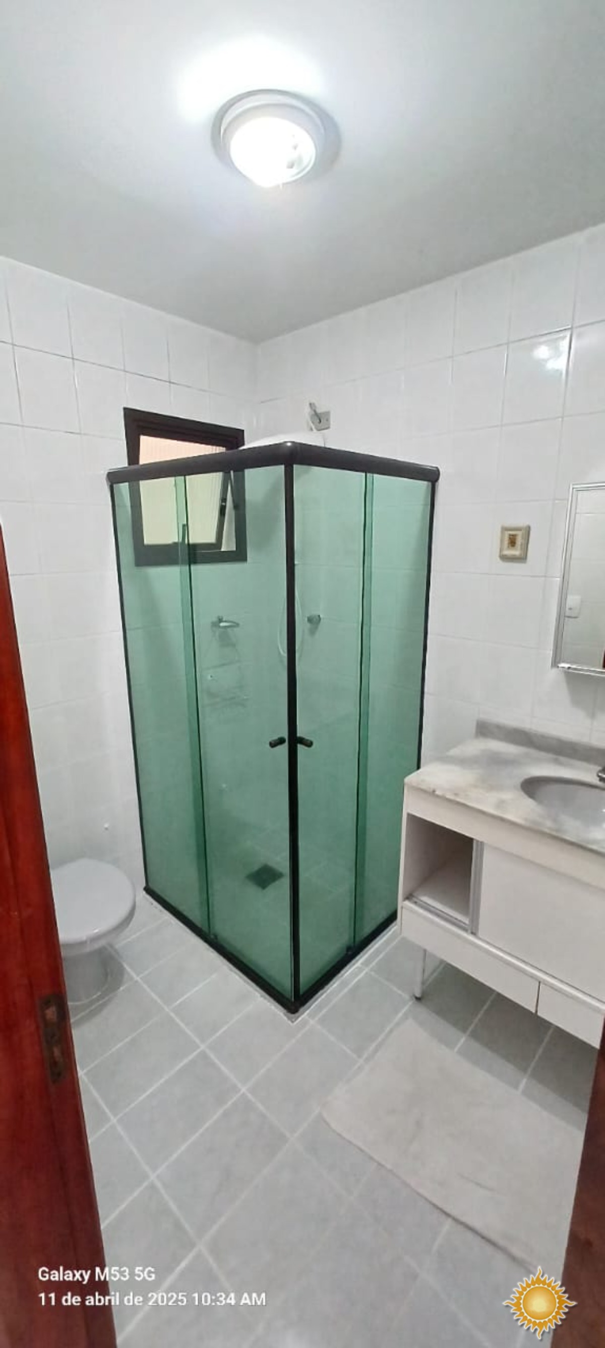 Ótima localização apto no centro com 02 dorms, 01 suíte, com área de lazer !!!