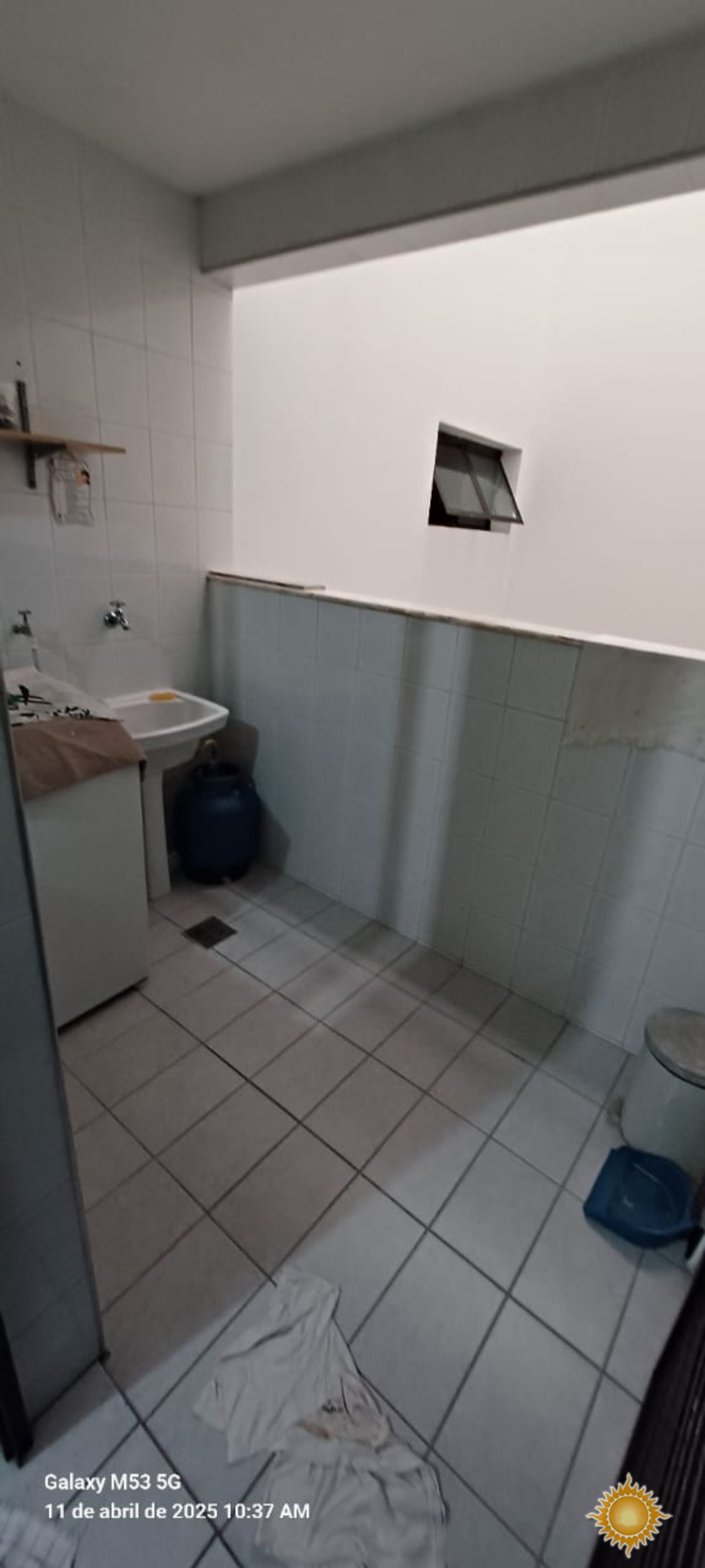 Ótima localização apto no centro com 02 dorms, 01 suíte, com área de lazer !!!