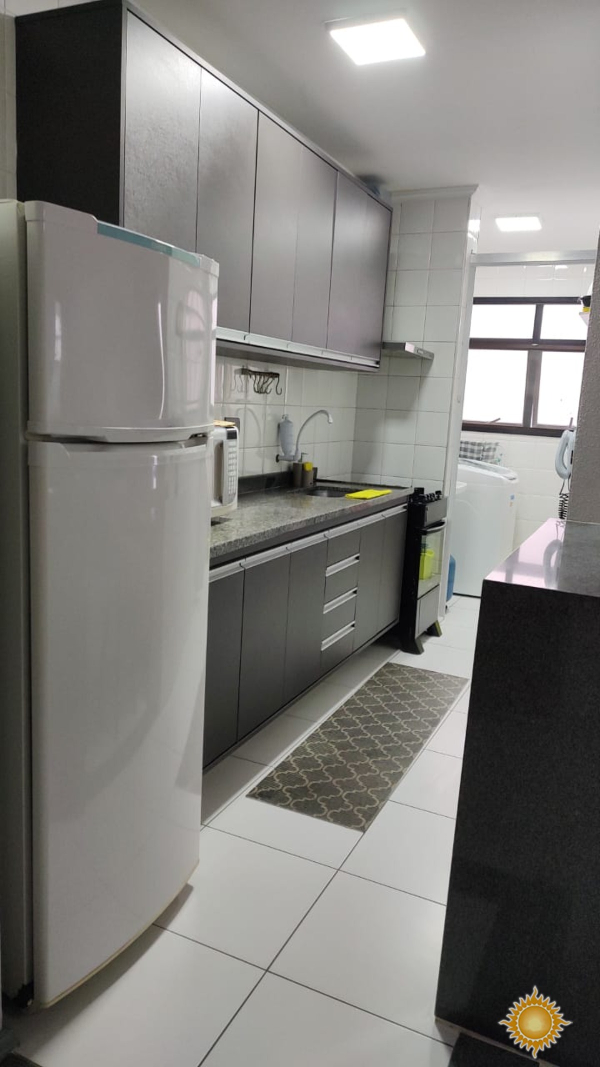 Amplo apto com 02 dorms, 01 suíte, 1 vaga de garagem, mobiliado !!!