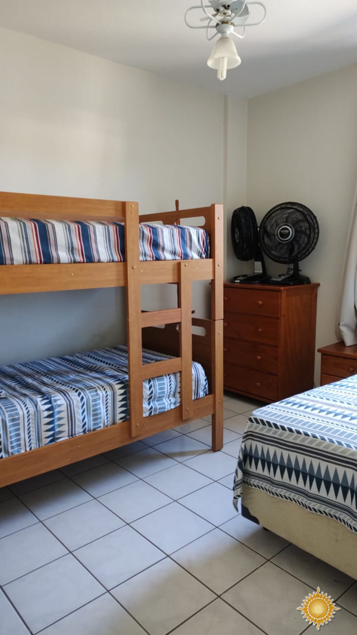 Amplo apto com 02 dorms, 01 suíte, 1 vaga de garagem, mobiliado !!!