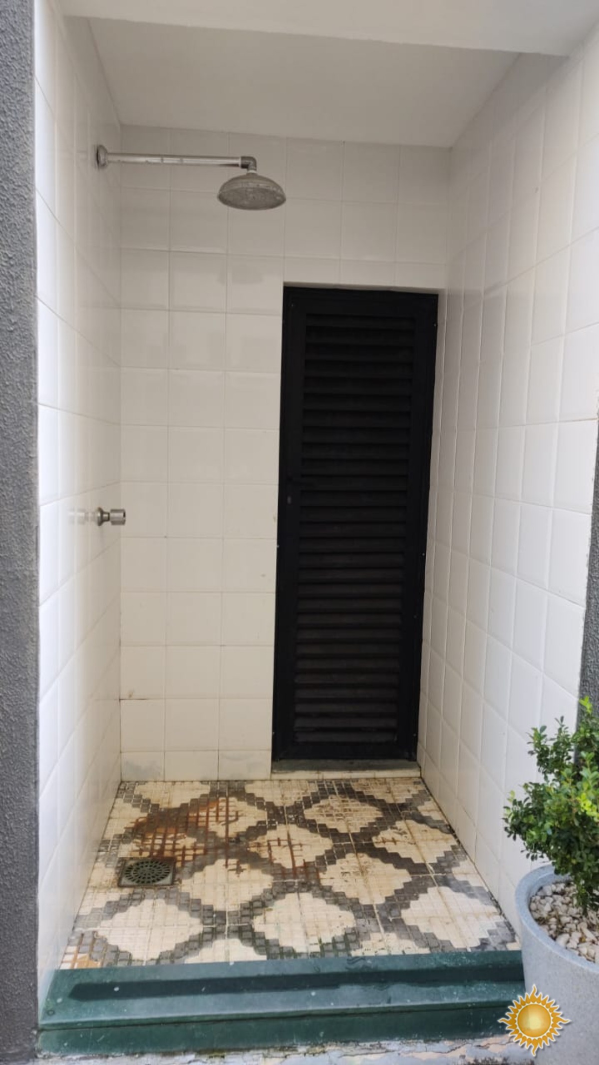 Amplo apto com 02 dorms, 01 suíte, 1 vaga de garagem, mobiliado !!!