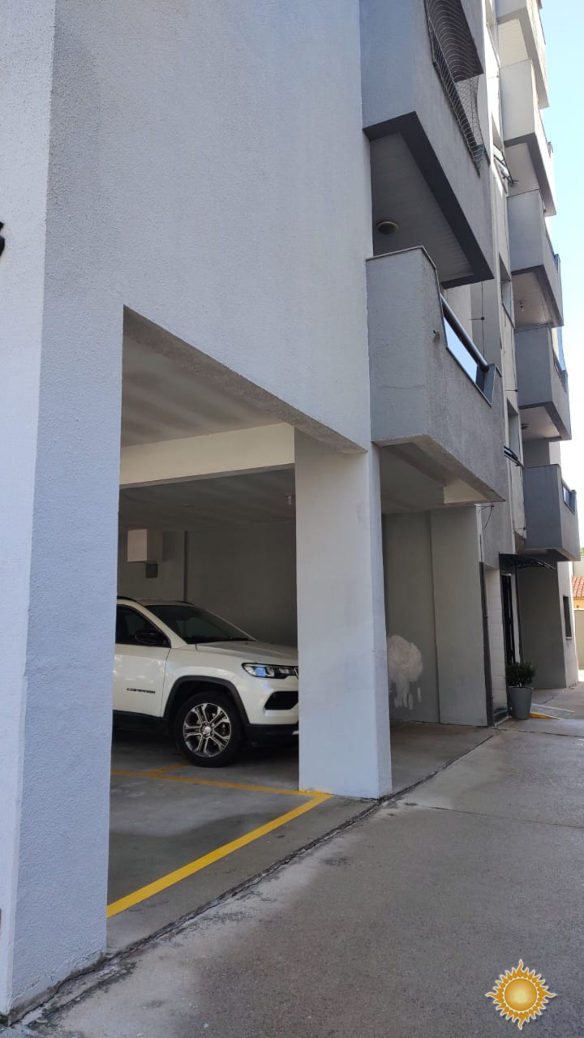 Amplo apto com 02 dorms, 01 suíte, 1 vaga de garagem, mobiliado !!!