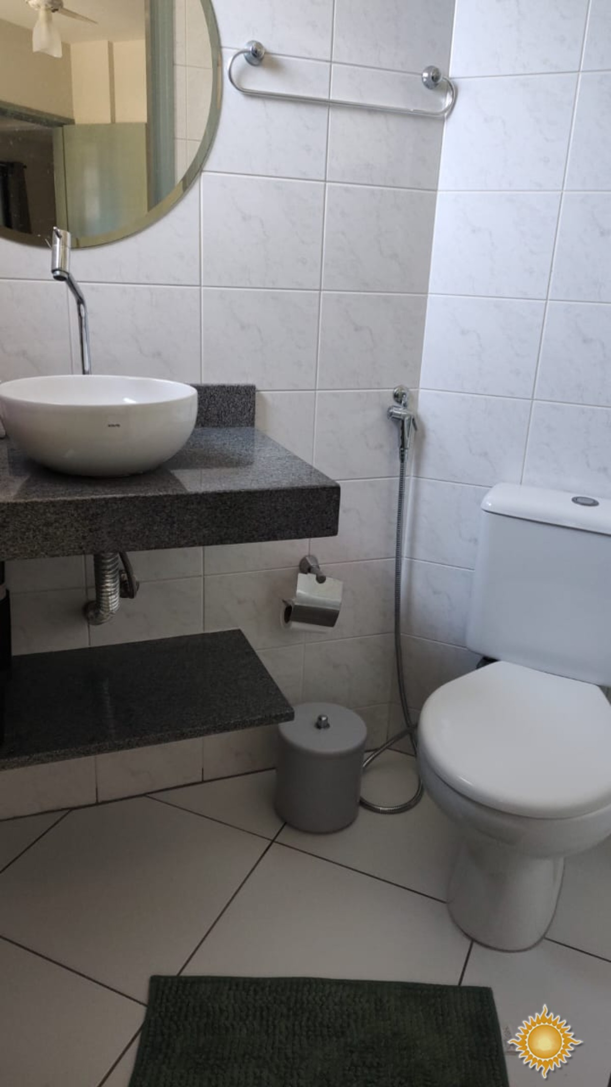 Amplo apto com 02 dorms, 01 suíte, 1 vaga de garagem, mobiliado !!!