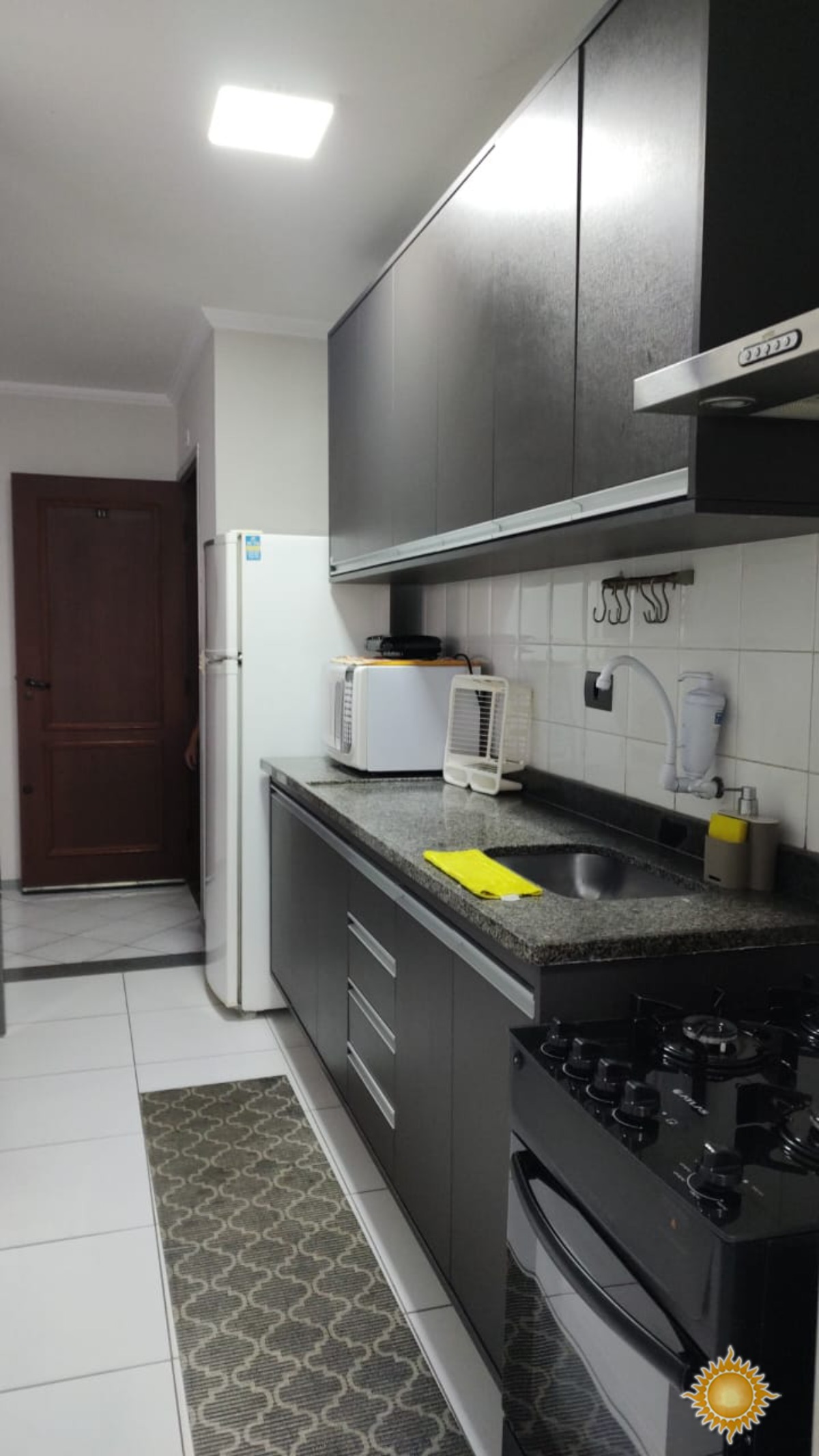 Amplo apto com 02 dorms, 01 suíte, 1 vaga de garagem, mobiliado !!!