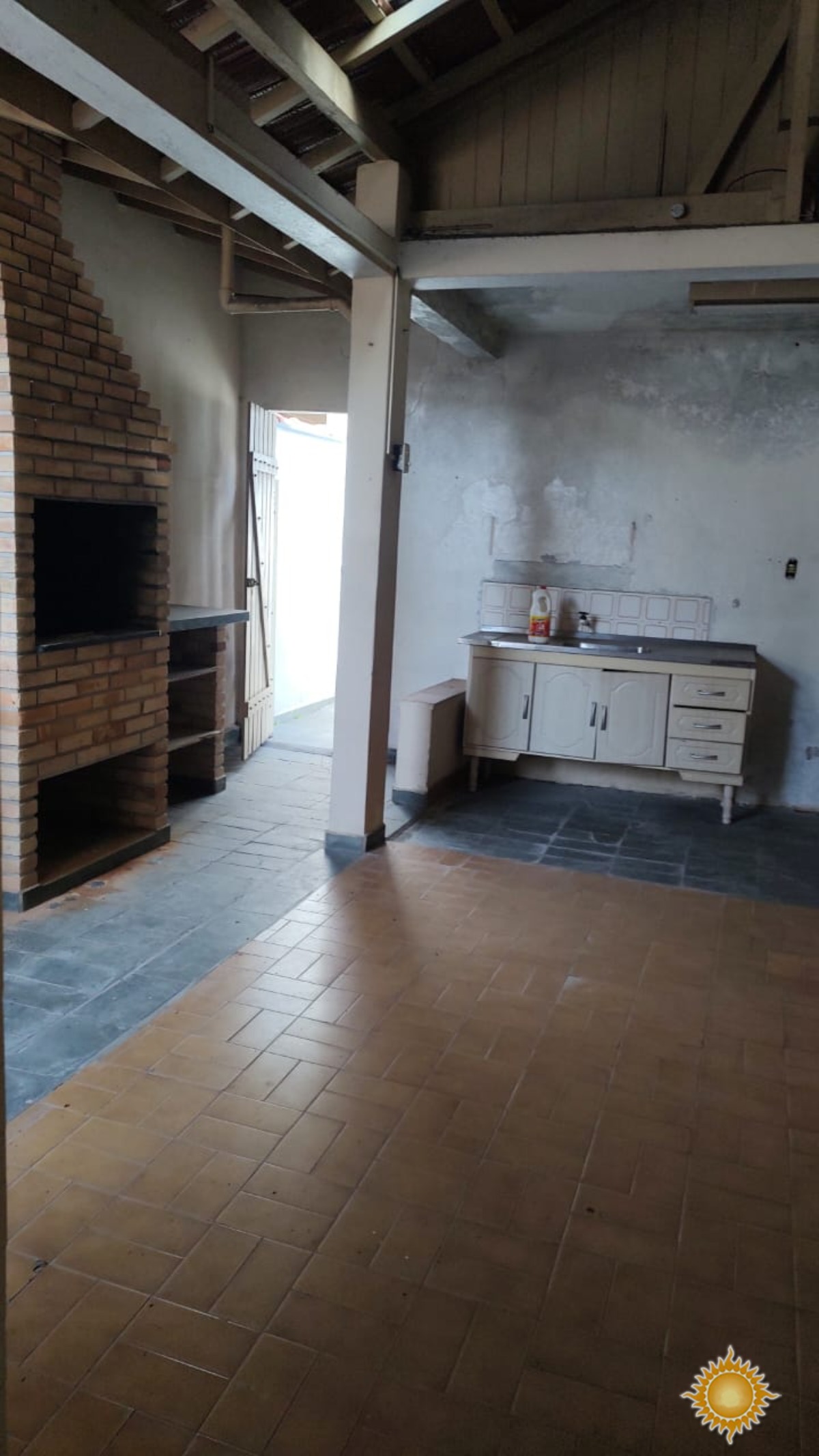 Casa Central em Ótima Localização para Ponto Comercial !!!