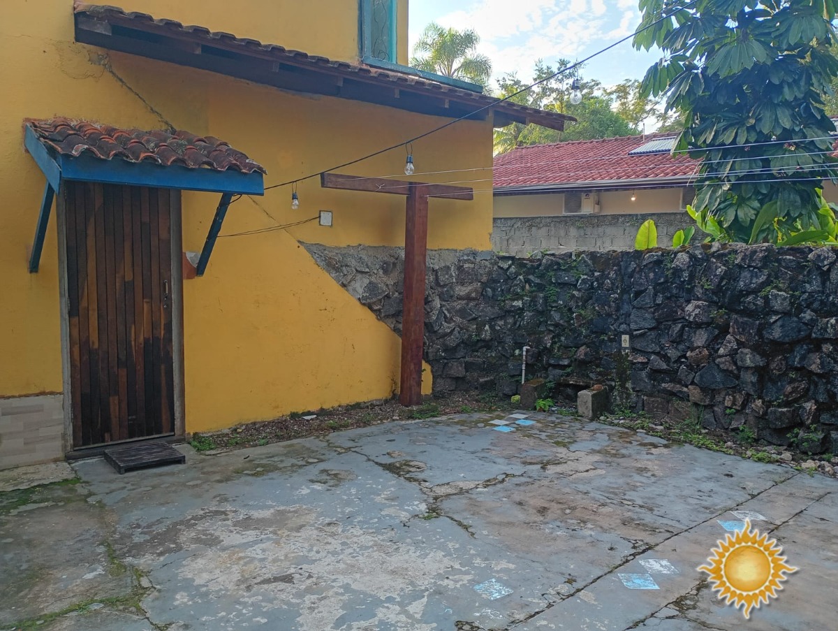 Linda área pé na areia de 8.800 m² com uma Pousada com 9 suítes, estacionamento para uns 30 carros, etc....