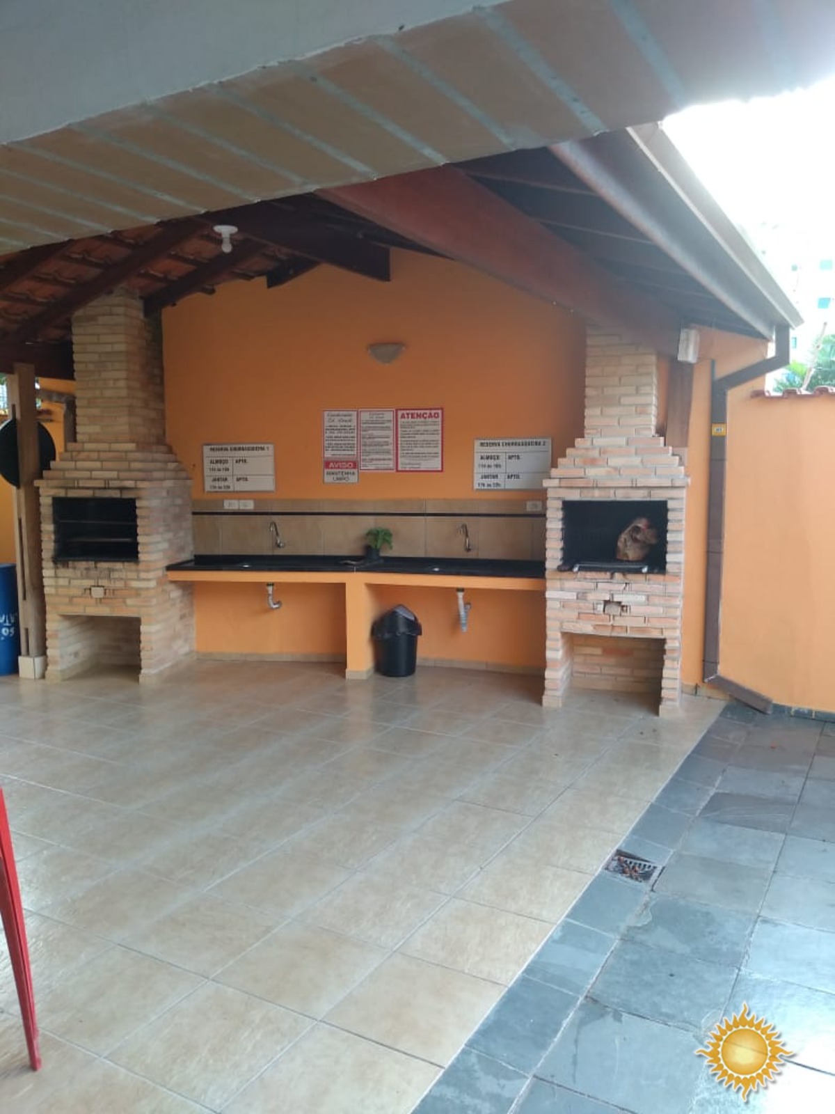 Ótimo Apto com 02 Dorms, 1 Suíte, Sala 02 Ambientes com Sacada, com 2 Vagas de Garagem !!!