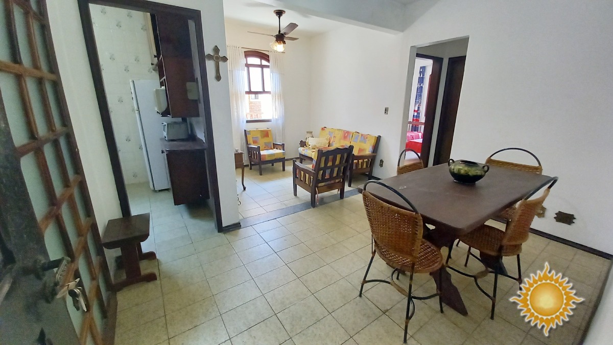 Ótima Localização Apto com 2 Dorms, 2 Banheiro, Próximo das Praias e Comercio !!!