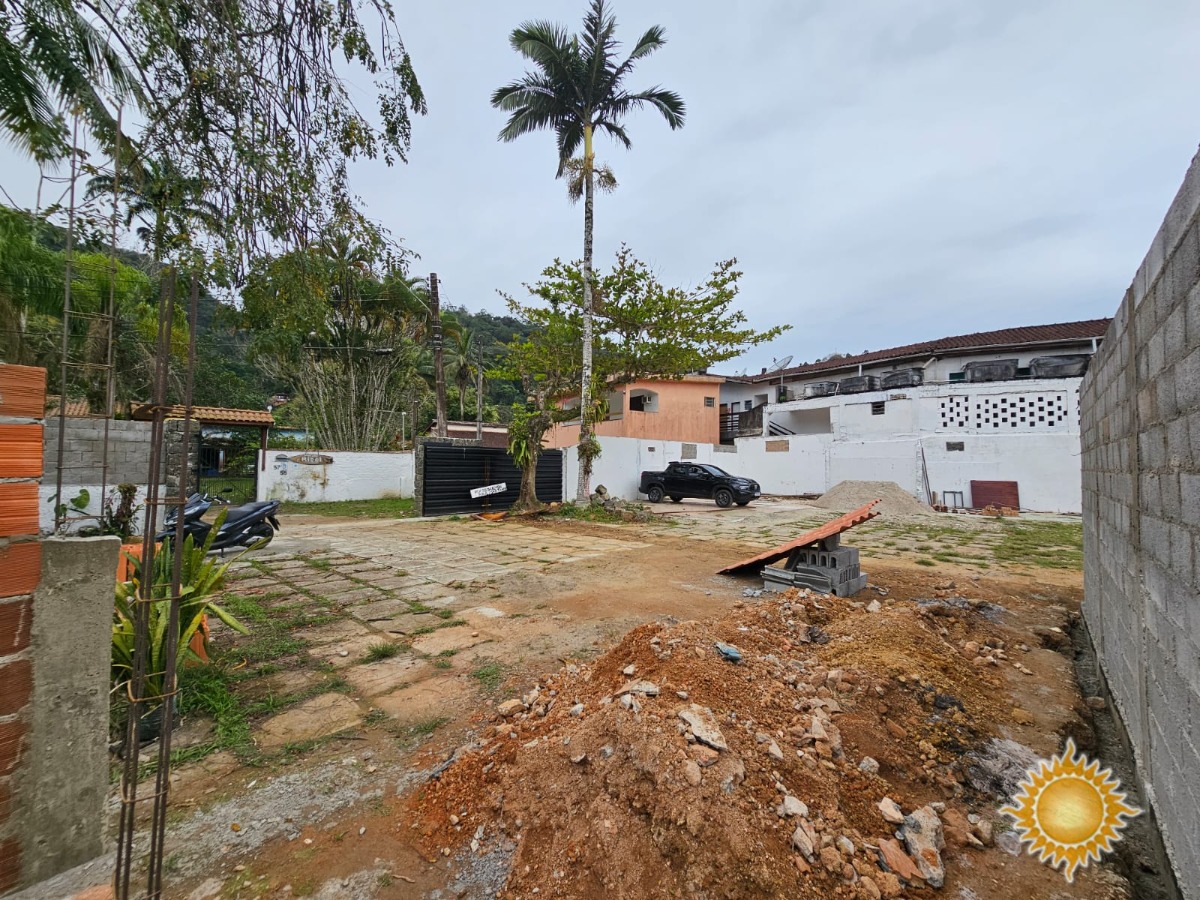 Área de 1335,00 M², Próxima a Praia da Enseada com Fácil Acesso Pra Embarcação e Jet-ski, Está Sendo Desmembrada !!!