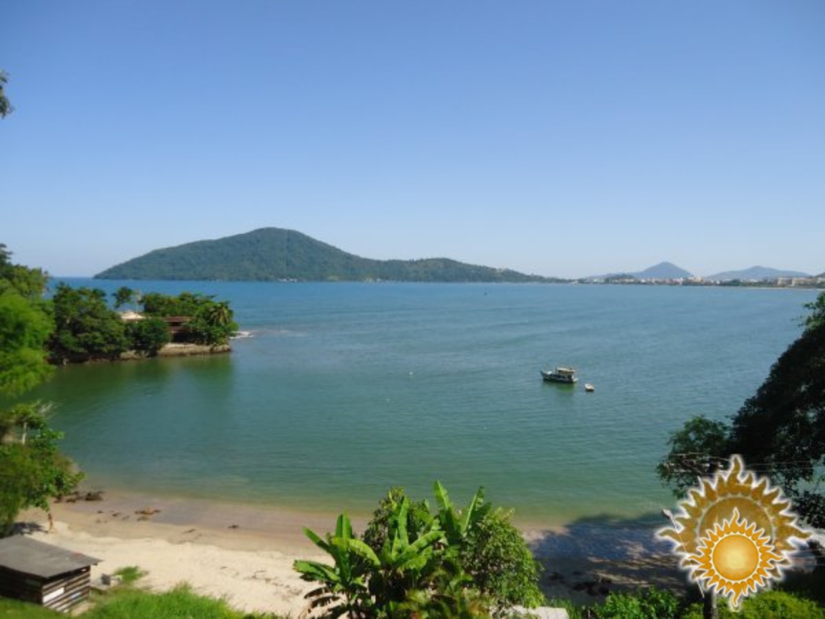 Lindo apto Decorado Frente Mar ! Com 03 dorms, sendo 01 suíte, próximo ao centro e fácil acesso as praias !!!