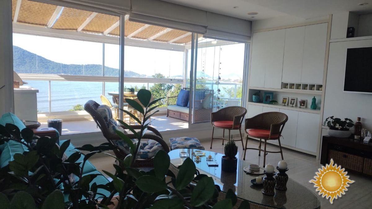 Lindo apto Decorado Frente Mar ! Com 03 dorms, sendo 01 suíte, próximo ao centro e fácil acesso as praias !!!