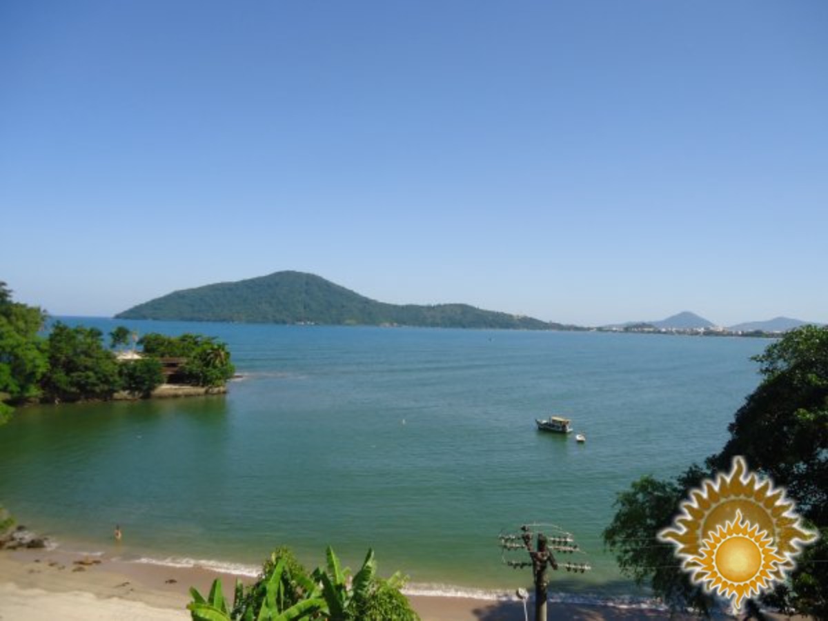 Lindo apto Decorado Frente Mar ! Com 03 dorms, sendo 01 suíte, próximo ao centro e fácil acesso as praias !!!