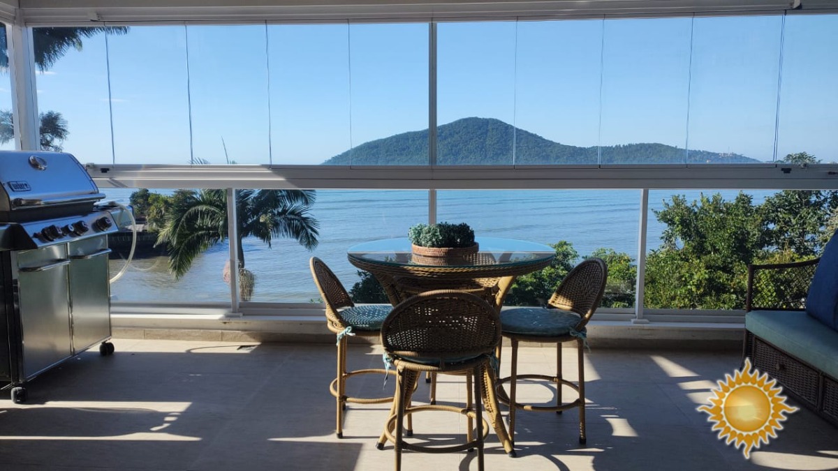Lindo Apto Decorado Frente Mar ! com 03 Dorms, Sendo 01 Suíte, Próximo Ao Centro e Fácil Acesso As Praias !!!