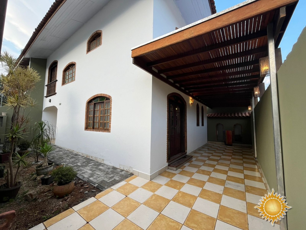 Ótimo Sobrado com 3 Dorms, 01 Suíte, 3 Vagas de Garagem !!! Sem Moveis !!