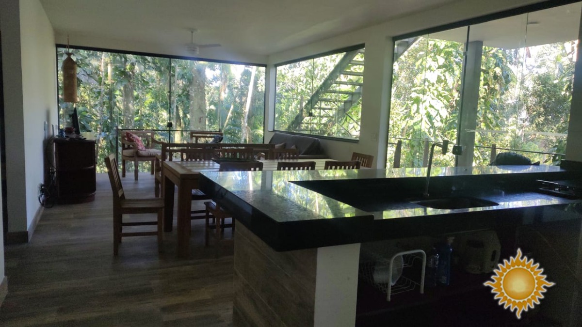 Linda Casa com 3 Suítes, 1 Banheiro Social, 4 Vagas Cobertas, Mobiliada !!!