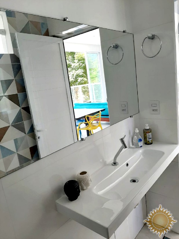 Linda casa com 03 suítes amplas, pé direito alto, espaço gourmet !!!