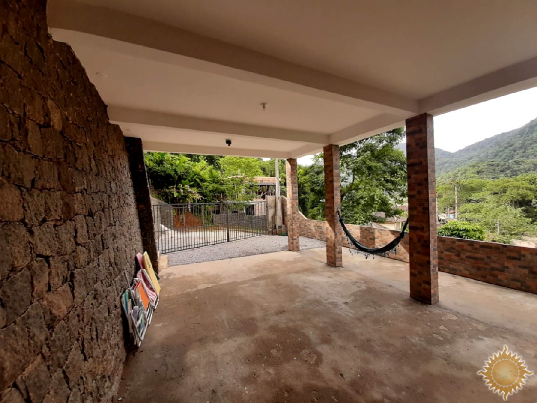 Linda casa com 03 suítes amplas, pé direito alto, espaço gourmet !!!