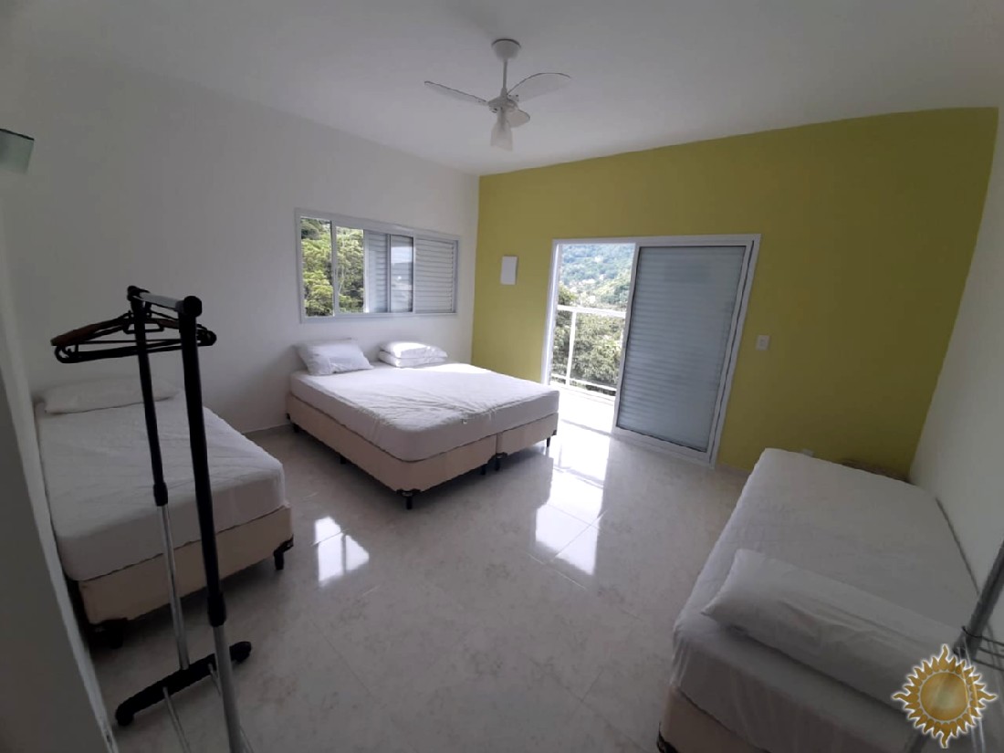 Linda casa com 03 suítes amplas, pé direito alto, espaço gourmet !!!