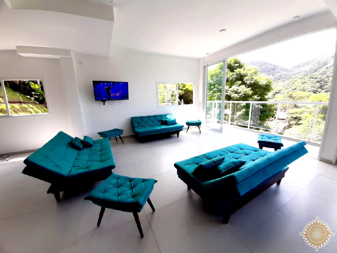 Linda casa com 03 suítes amplas, pé direito alto, espaço gourmet !!!
