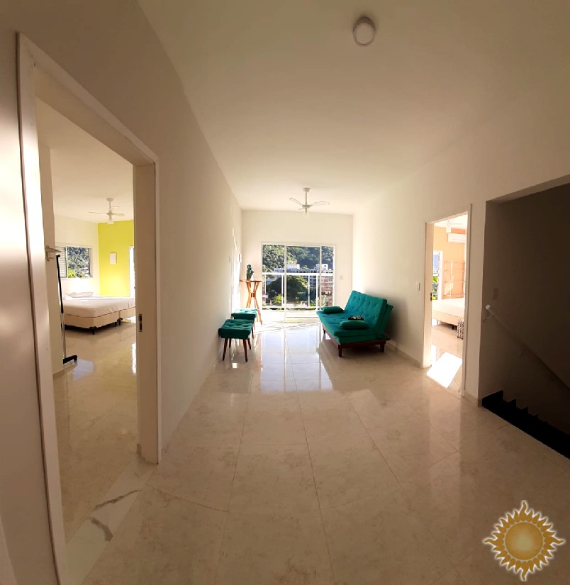 Linda casa com 03 suítes amplas, pé direito alto, espaço gourmet !!!