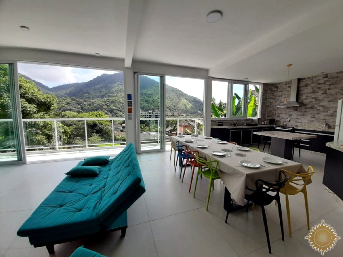 Linda casa com 03 suítes amplas, pé direito alto, espaço gourmet !!!