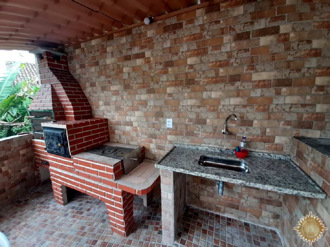 Linda casa com 03 suítes amplas, pé direito alto, espaço gourmet !!!