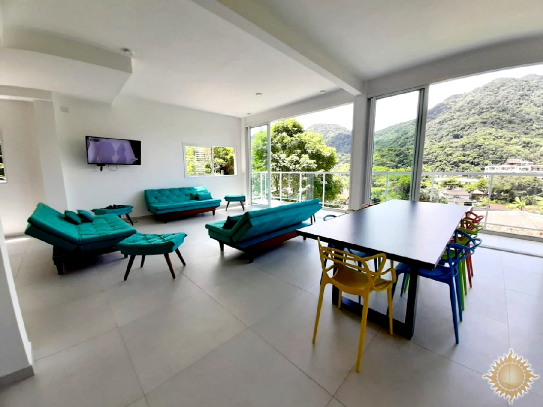 Linda casa com 03 suítes amplas, pé direito alto, espaço gourmet !!!