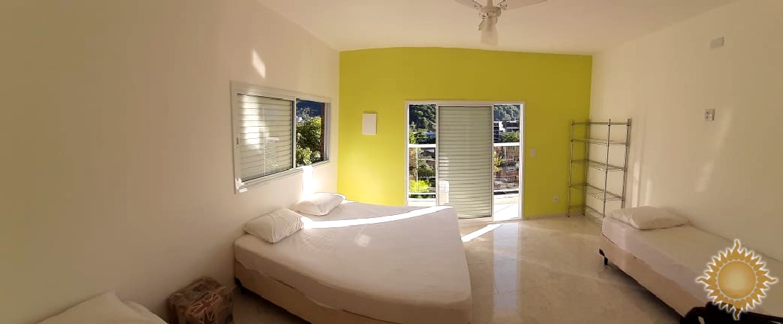 Linda casa com 03 suítes amplas, pé direito alto, espaço gourmet !!!