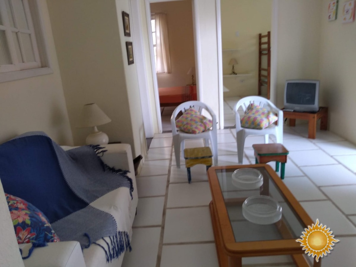 Ótima Localização Duas Casas Geminadas Mobiliada Mais Uma Edícula !!!
