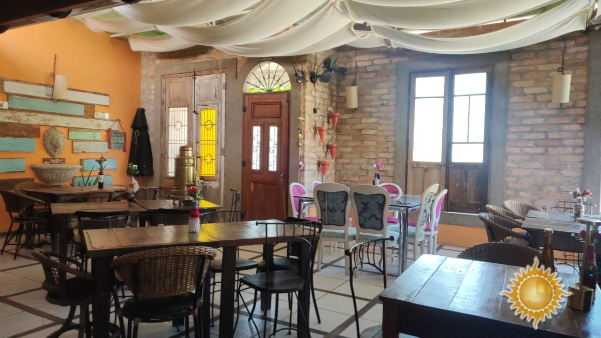 Excelente Localização: Restaurante Muito Bem Montado Próximo a Orla do Itaguá !!!