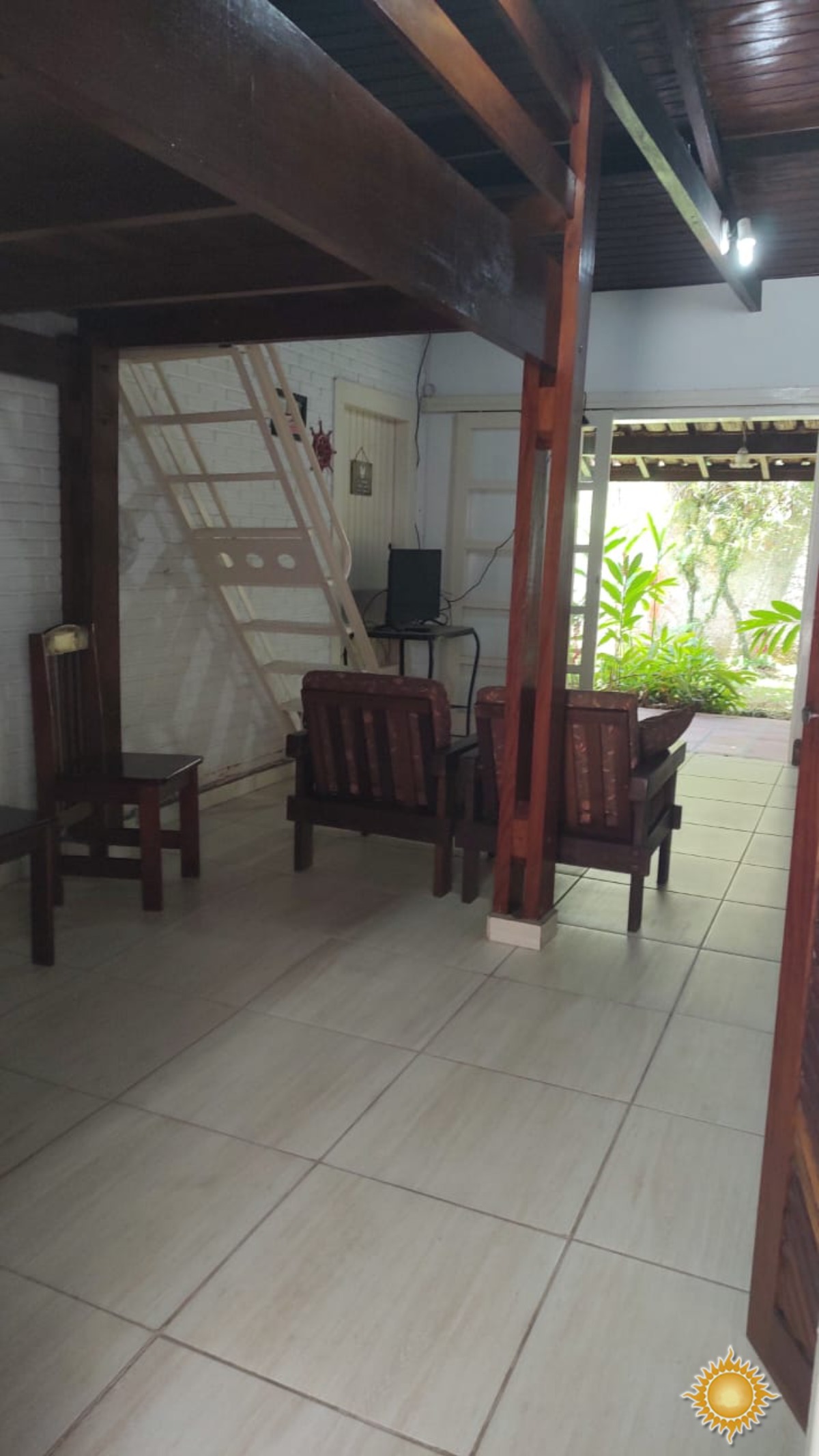 Excelente Localização Apto Kit Net Próximo da Orla do Itaguá com 2 Vagas de Garagem !!!