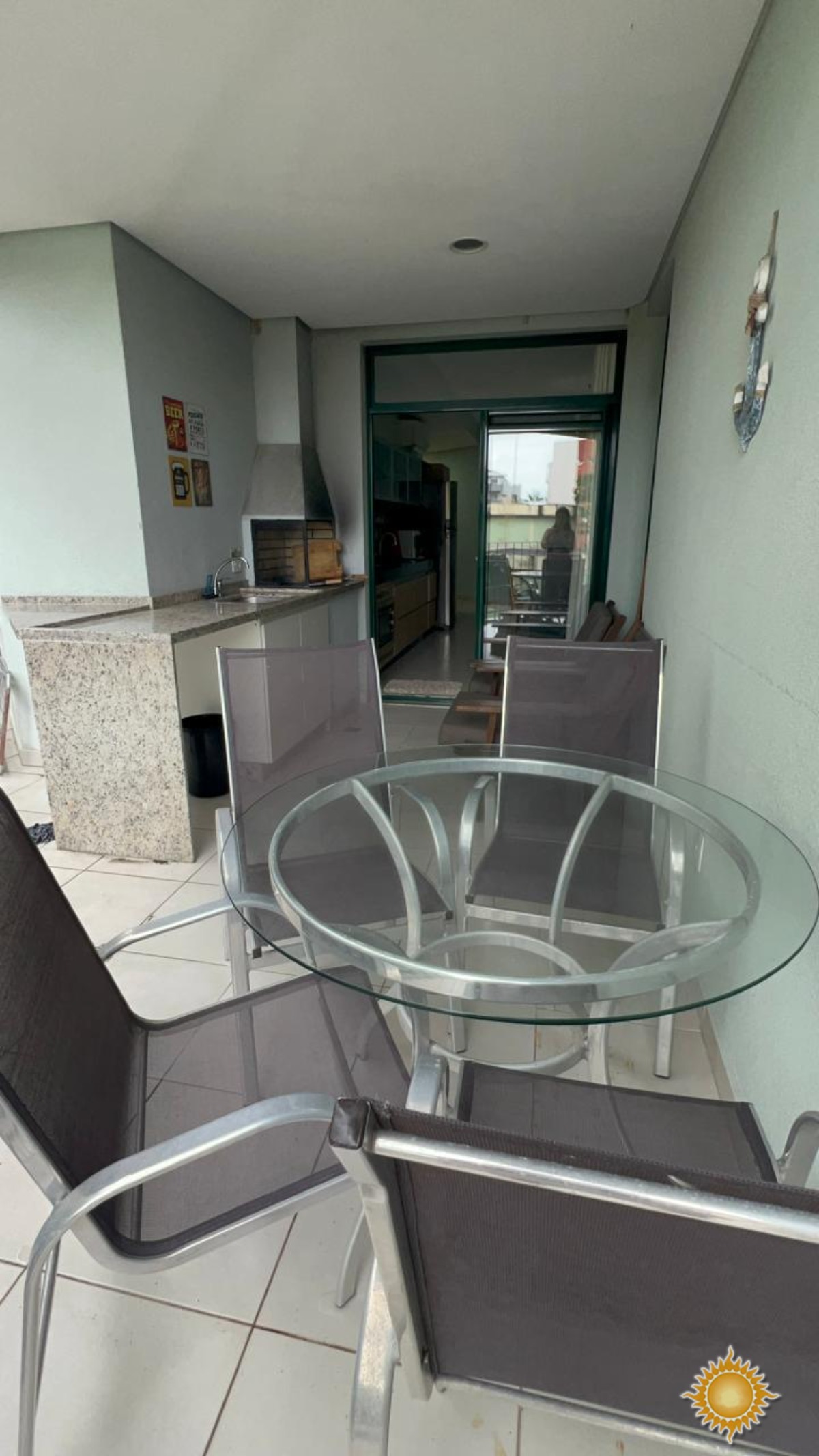 Lindo apto com 02 suítes, 01 lavabo, varanda gourmet, 02 vagas , mobiliado !!!