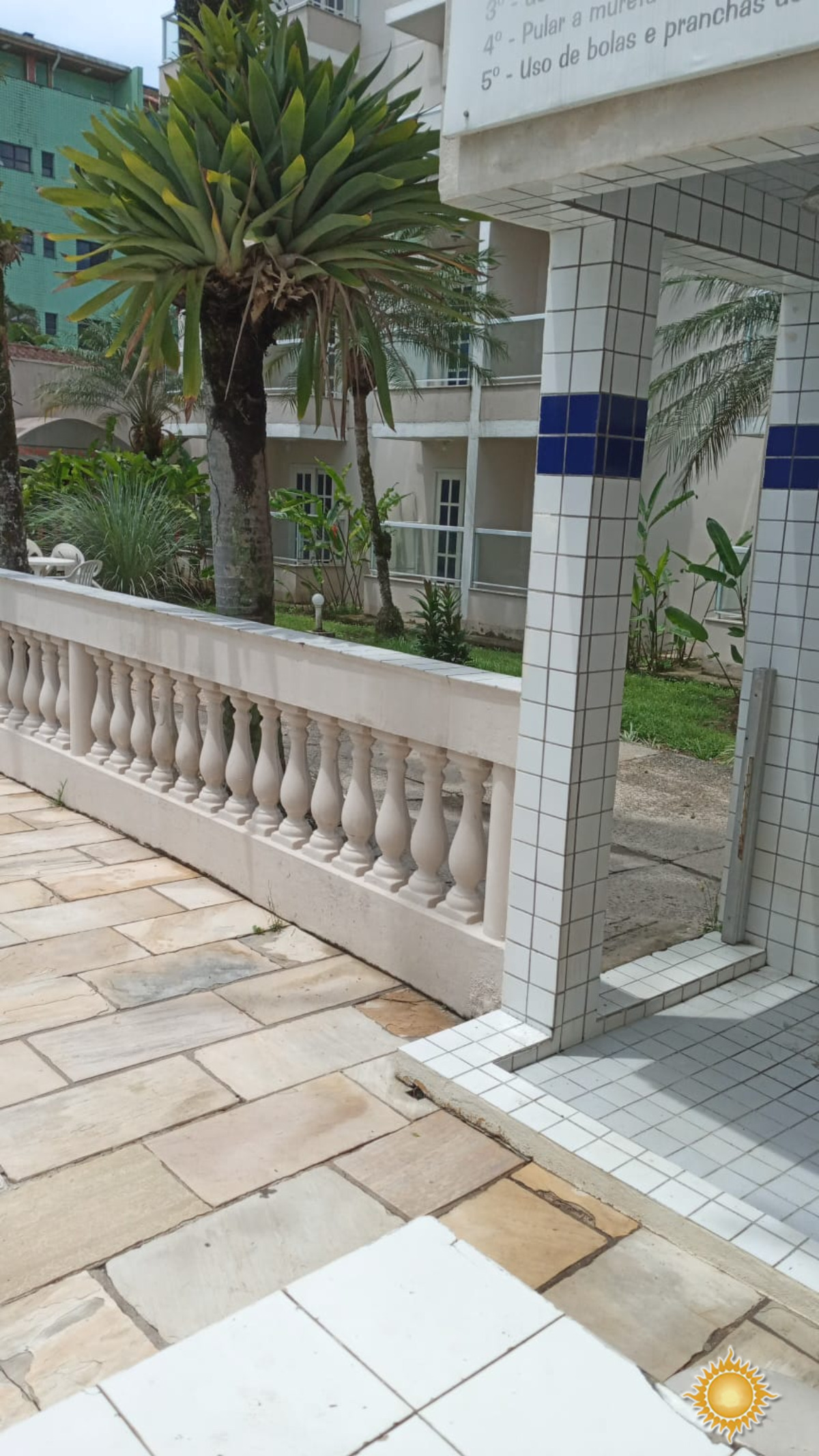 Ótima Localização No Itaguá Apartamento Kit Net com Varanda,01 Vaga de Garagem, Condomínio com Área de Lazer com Piscina !!!