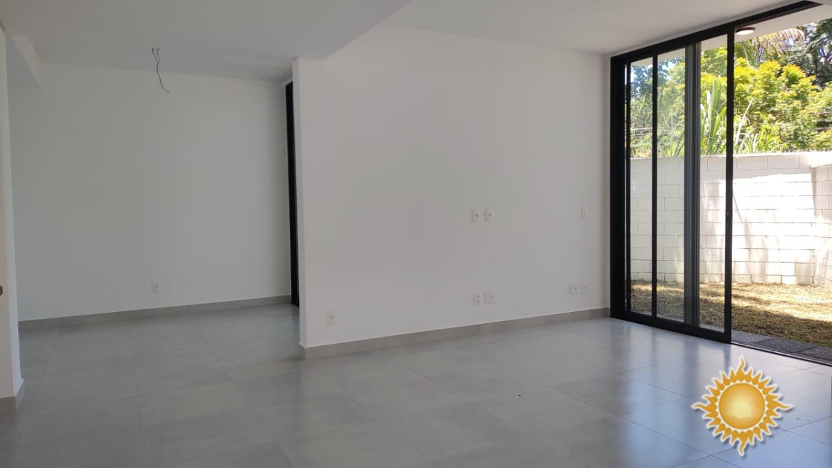 Condomínio de casa no Itaguá, com ótima área de lazer !!!