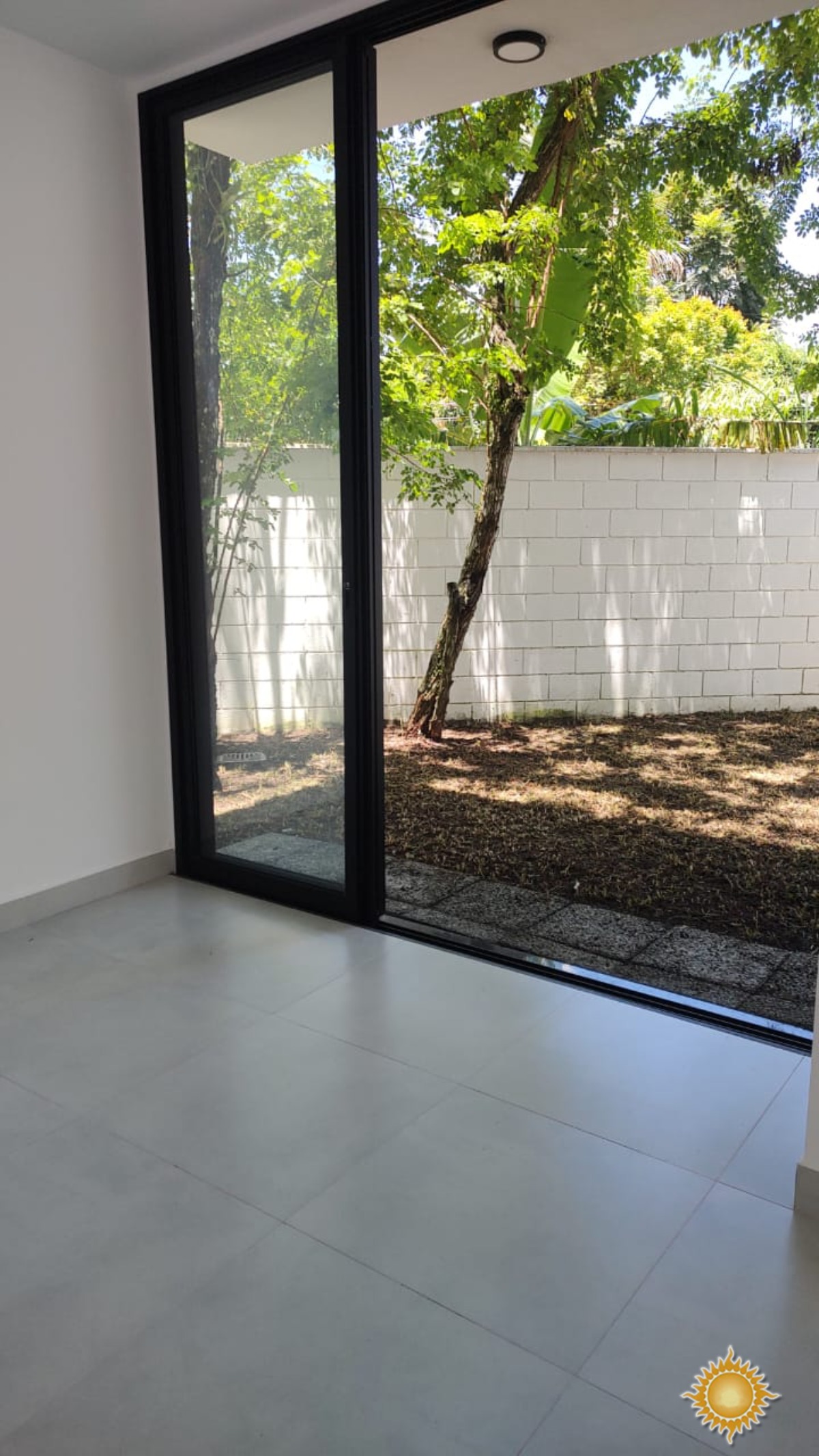Condomínio de casa no Itaguá, com ótima área de lazer !!!