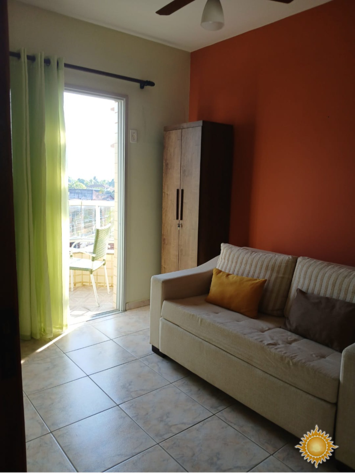 Linda cobertura duplex a 100 mts. Da praia com Sol da manhã, 03 dorms, 01 suíte, área de lazer, permuta com casa até 800 mil !!!