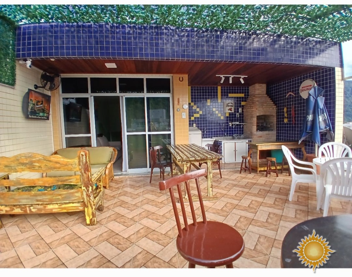 Linda cobertura duplex a 100 mts. Da praia com Sol da manhã, 03 dorms, 01 suíte, área de lazer, permuta com casa até 800 mil !!!