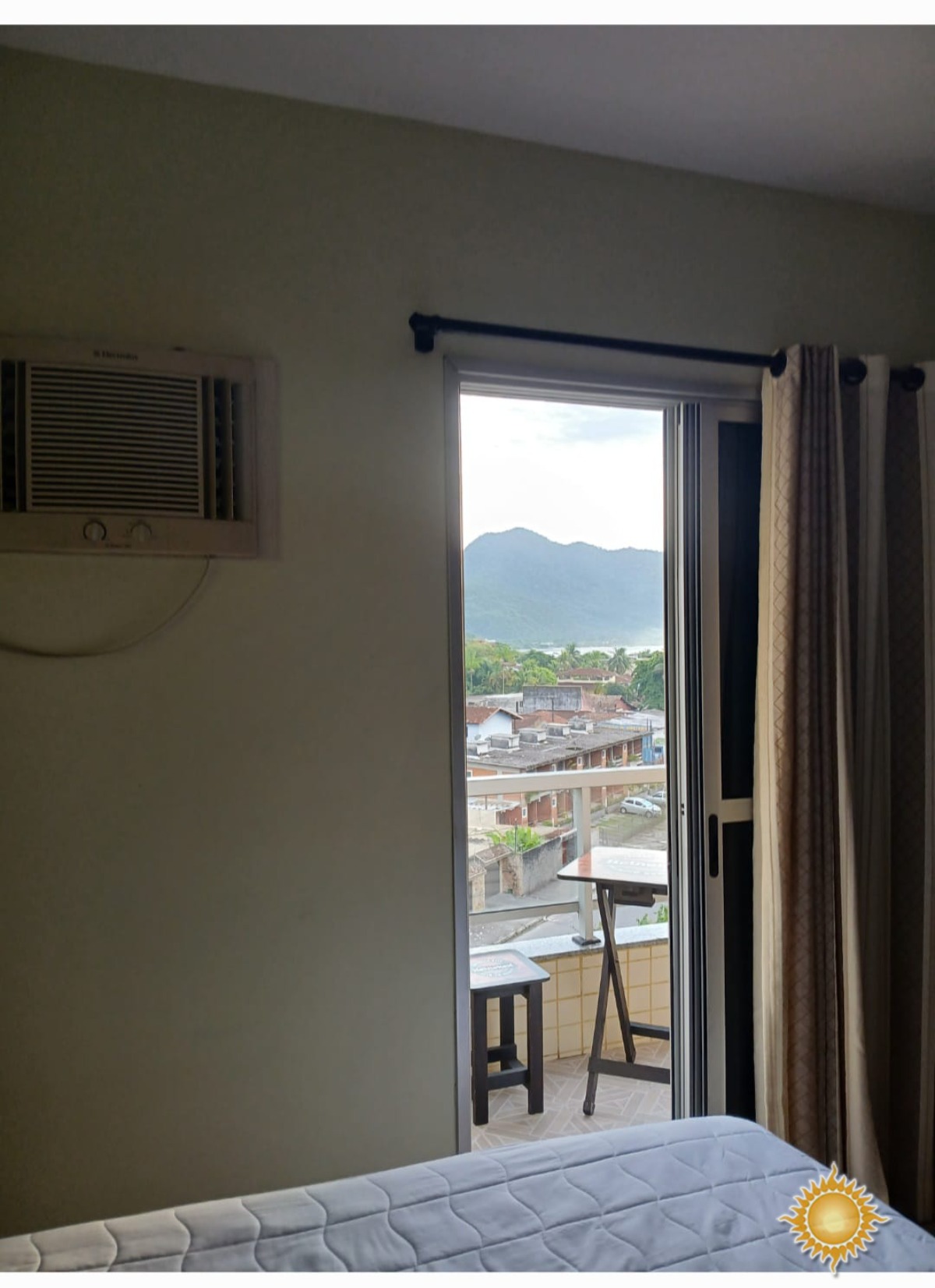 Linda cobertura duplex a 100 mts. Da praia com Sol da manhã, 03 dorms, 01 suíte, área de lazer, permuta com casa até 800 mil !!!