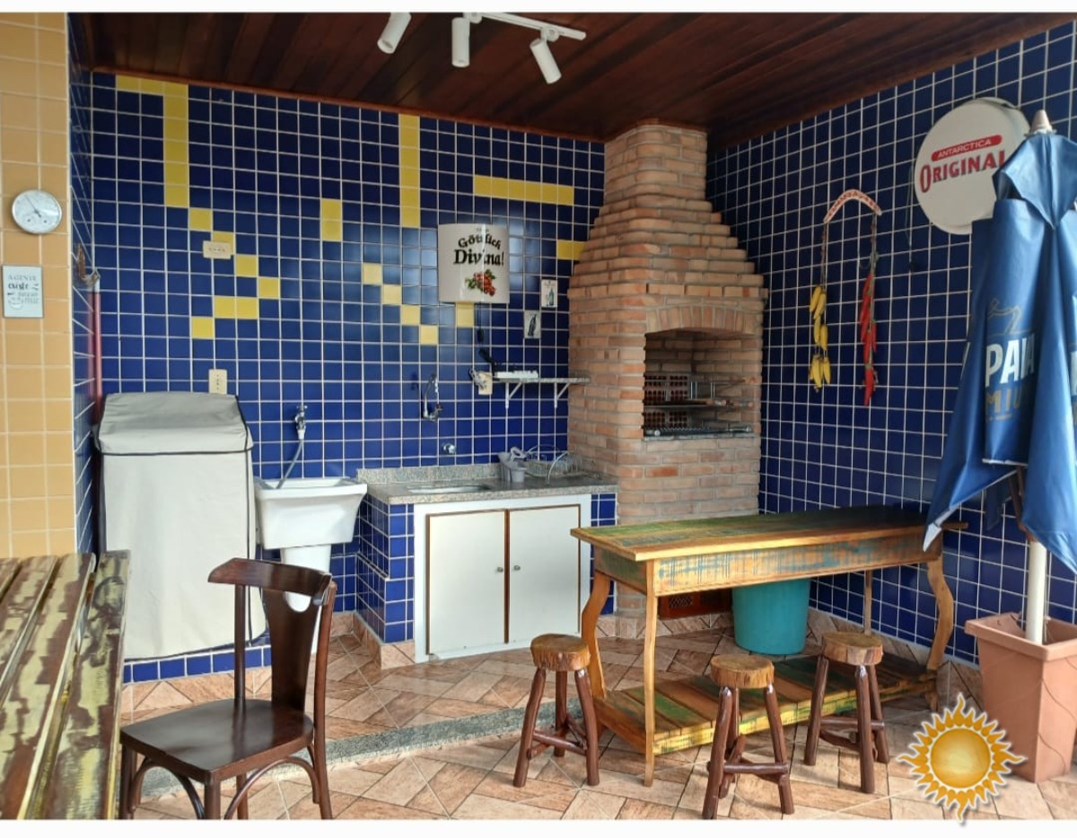 Linda cobertura duplex a 100 mts. Da praia com Sol da manhã, 03 dorms, 01 suíte, área de lazer, permuta com casa até 800 mil !!!