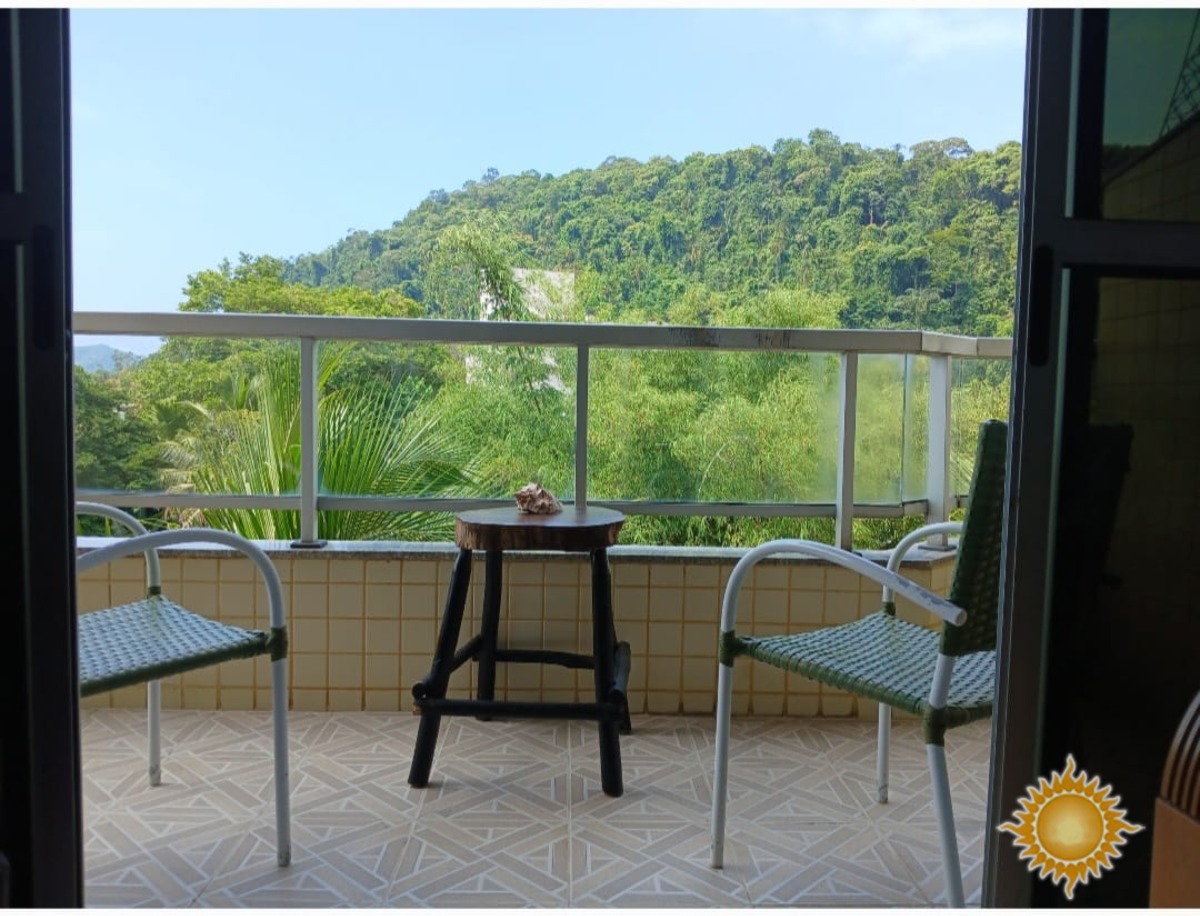 Linda cobertura duplex a 100 mts. Da praia com Sol da manhã, 03 dorms, 01 suíte, área de lazer, permuta com casa até 800 mil !!!