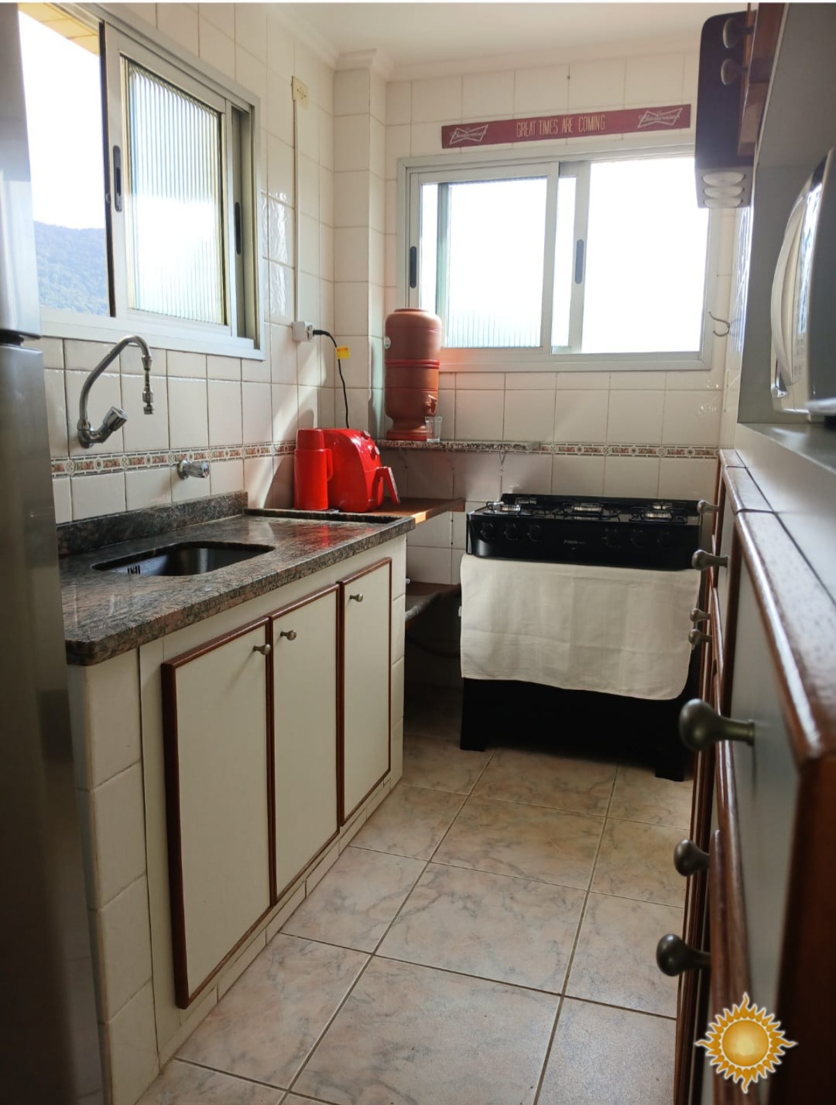 Linda cobertura duplex a 100 mts. Da praia com Sol da manhã, 03 dorms, 01 suíte, área de lazer, permuta com casa até 800 mil !!!
