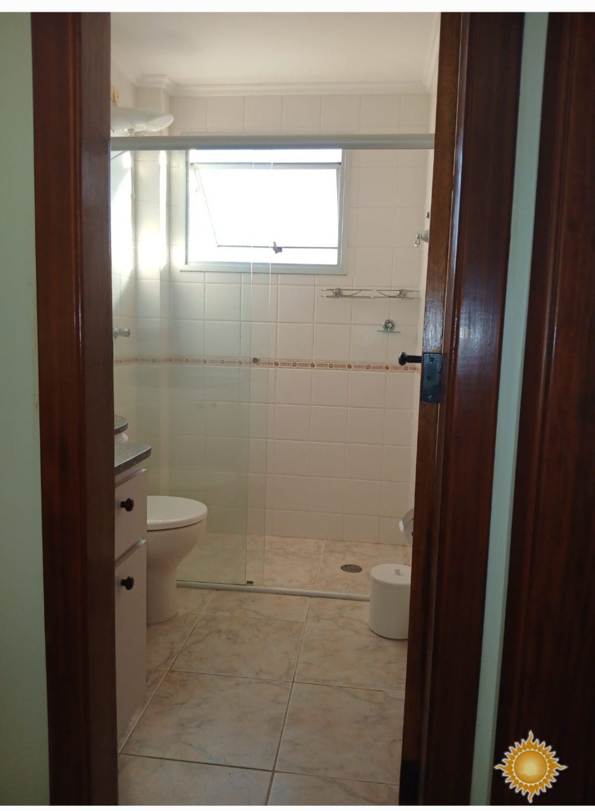Linda cobertura duplex a 100 mts. Da praia com Sol da manhã, 03 dorms, 01 suíte, área de lazer, permuta com casa até 800 mil !!!