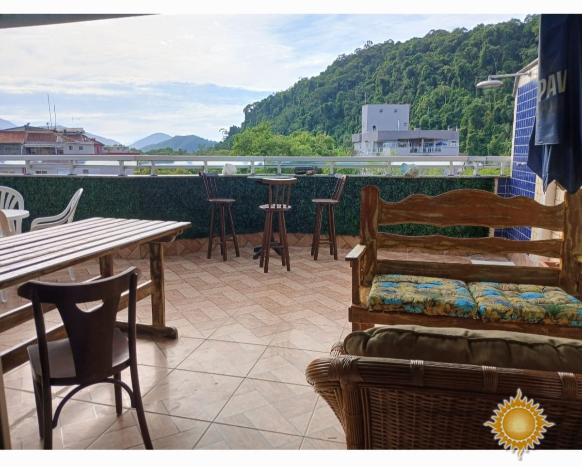 Linda cobertura duplex a 100 mts. Da praia com Sol da manhã, 03 dorms, 01 suíte, área de lazer, permuta com casa até 800 mil !!!