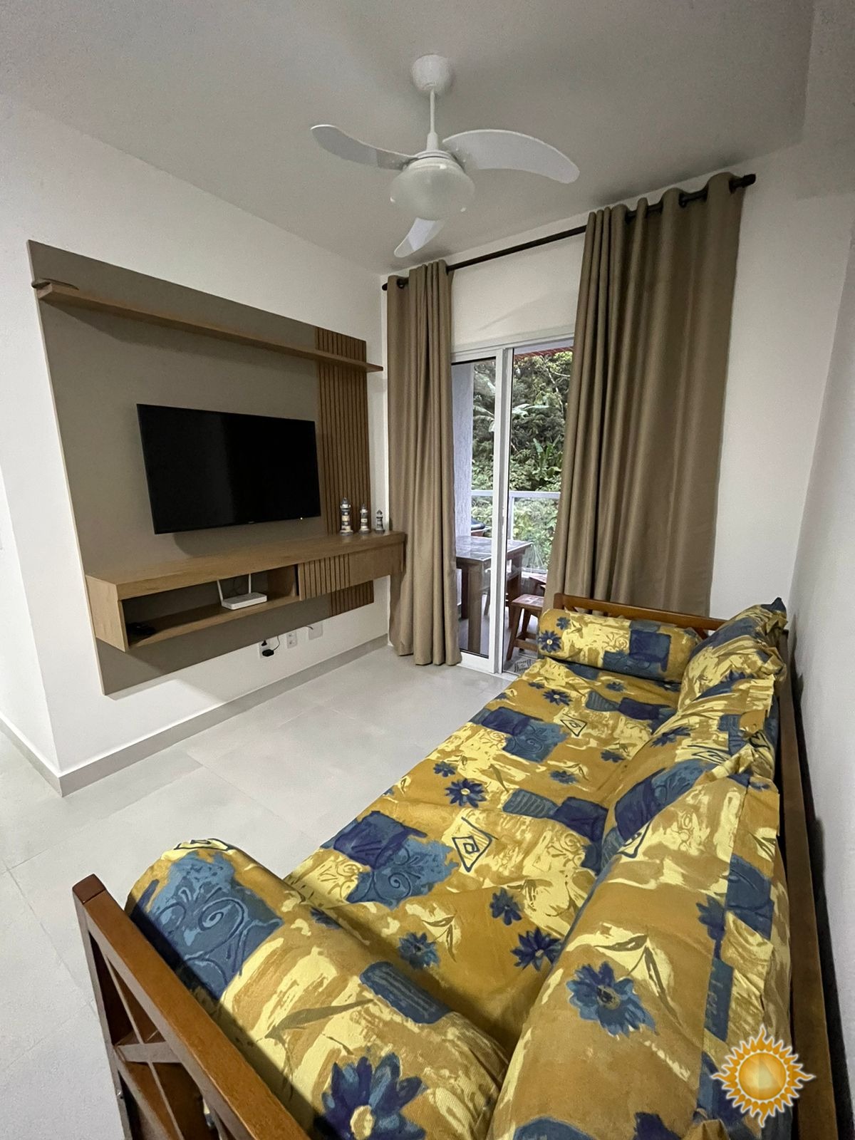 Ótimo Apto com 02 Dorms, Sendo 01 Suíte, Mobiliado !! Condomínio com Área de Lazer !!