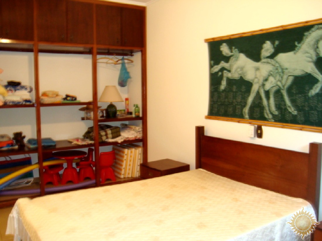 Casa pé na areia, com 6 suítes, em condomínio fechado !!!