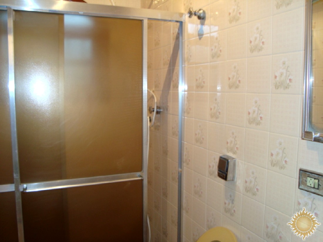 Casa pé na areia, com 6 suítes, em condomínio fechado !!!