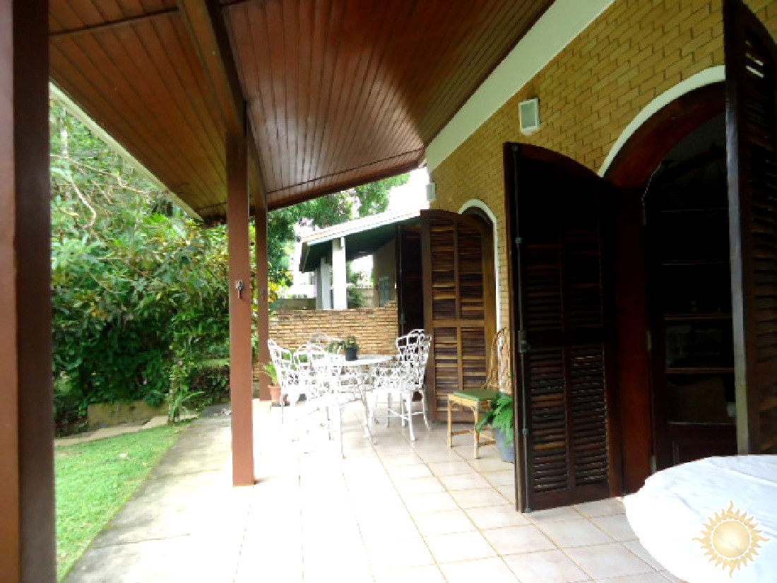 Casa Pé na areia, com 6 suítes, em Condomínio Fechado !!!